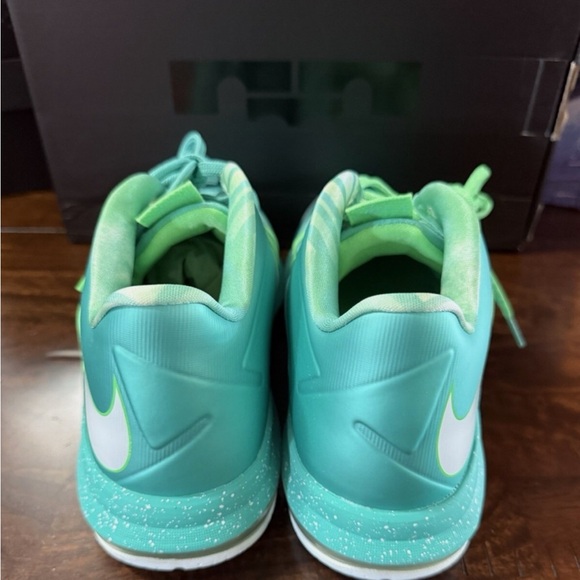 Size 10 - Nike Air Max LeBron 10 Low Easter 2013. - Picture 6 of 8